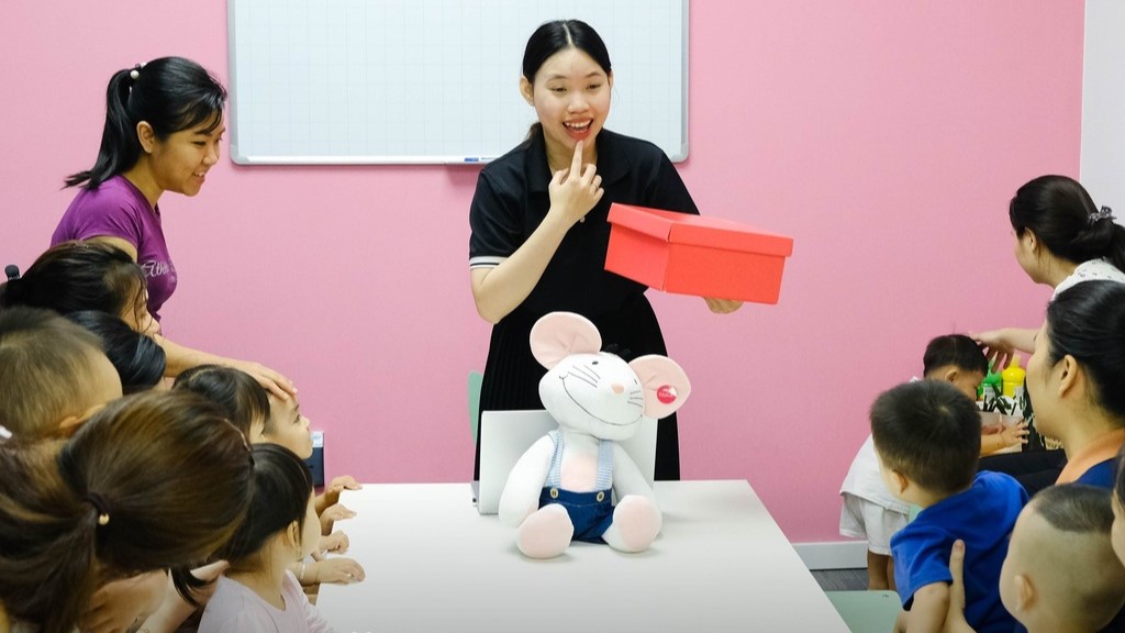 Nhấn vào ảnh để phóng to Bé tự tin thuyết trình, hùng biện tiếng Anh